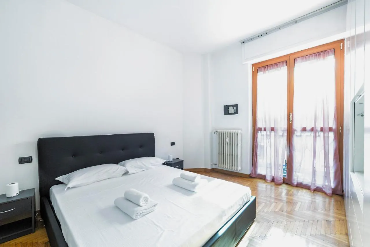 Cenisio M5 Lovely Apartment - With Balcony! Milan Italy