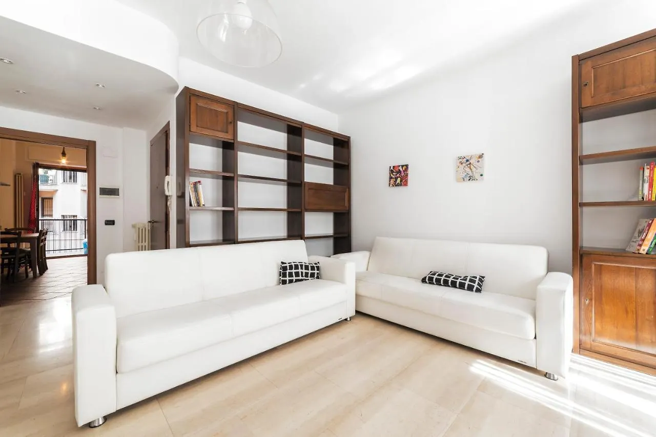 Cenisio M5 Lovely Apartment - With Balcony! Milan