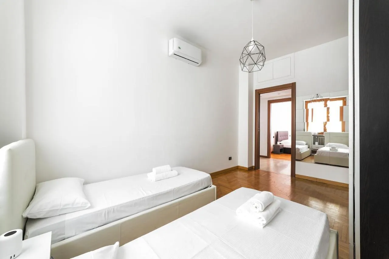 Cenisio M5 Lovely Apartment - With Balcony! Milan