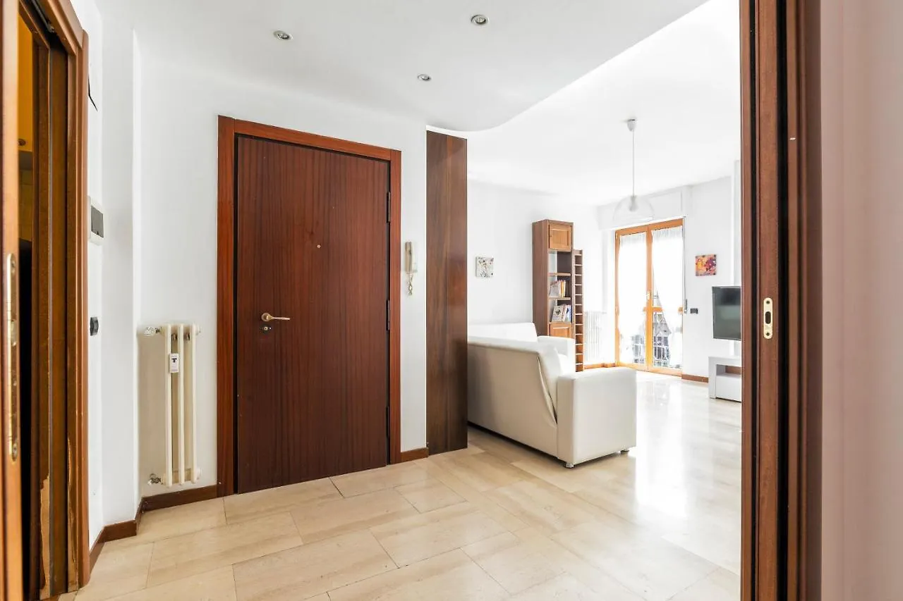 Cenisio M5 Lovely Apartment - With Balcony! Milan Italy
