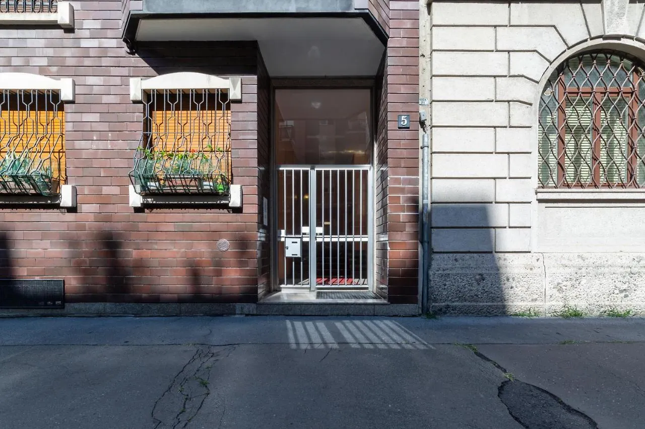 Cenisio M5 Lovely Apartment - With Balcony! Milan