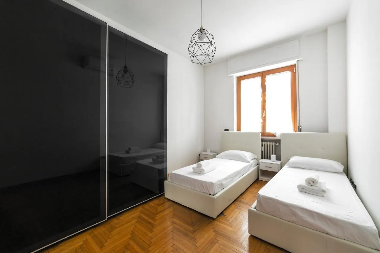 Cenisio M5 Lovely Apartment - With Balcony! Milan