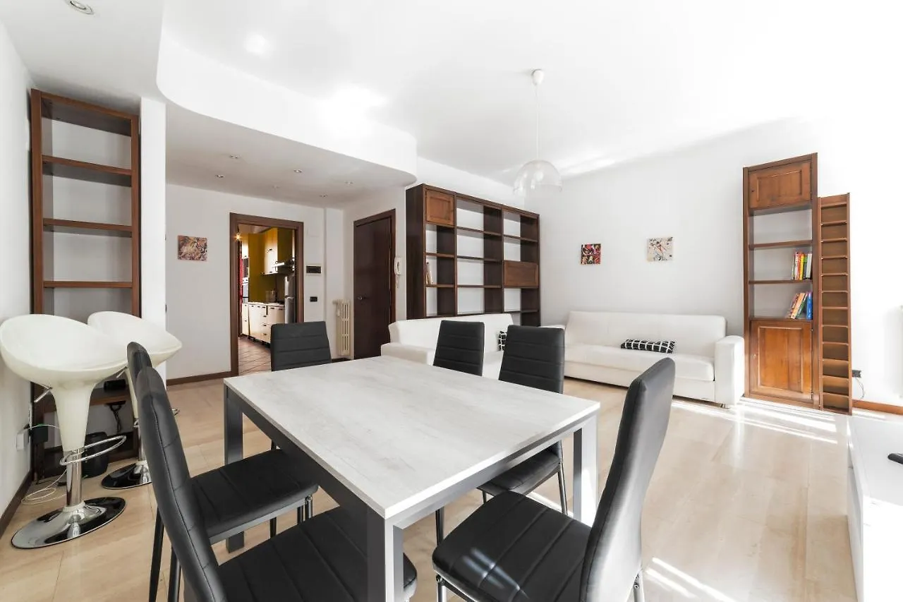 Cenisio M5 Lovely Apartment - With Balcony! Milan
