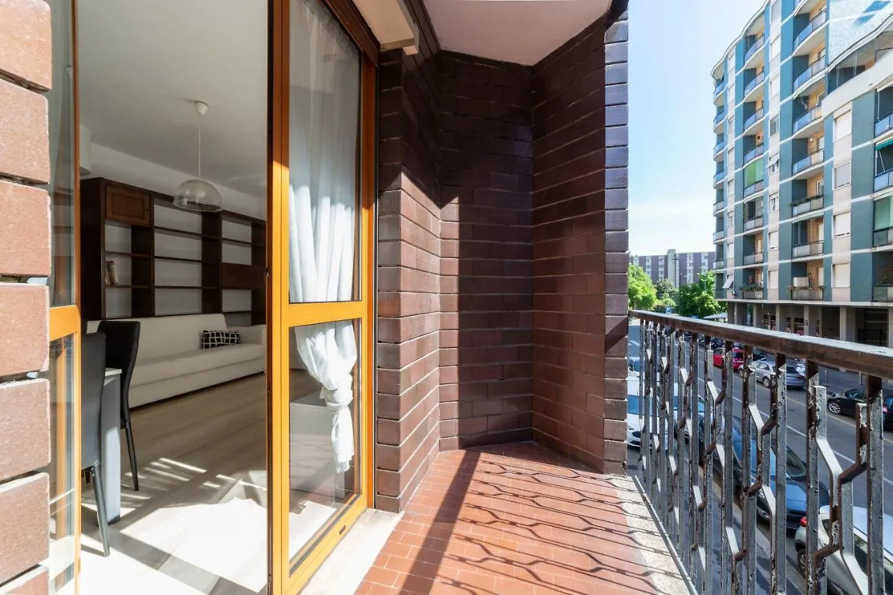 Cenisio M5 Lovely Apartment - With Balcony! Milan Italy