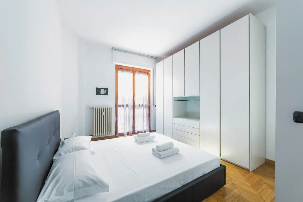 Cenisio M5 Lovely Apartment - With Balcony! Milan