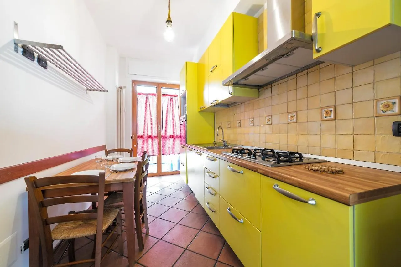 Cenisio M5 Lovely Apartment - With Balcony! Milan