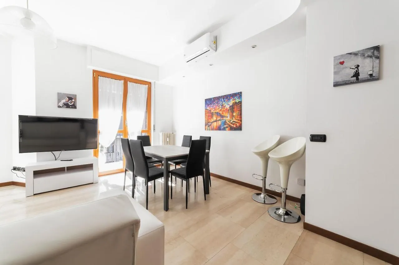 Cenisio M5 Lovely Apartment - With Balcony! Милан